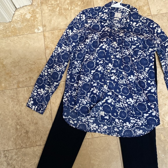 1 Banana Republic Pant 6 & 1 Gap shirt M .Bundle - Picture 2 of 9